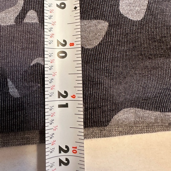 Nike Women's Medium Tech Fleece Sweatshirt Camo Crew Top Thermal Zip Back - Picture 10 of 11